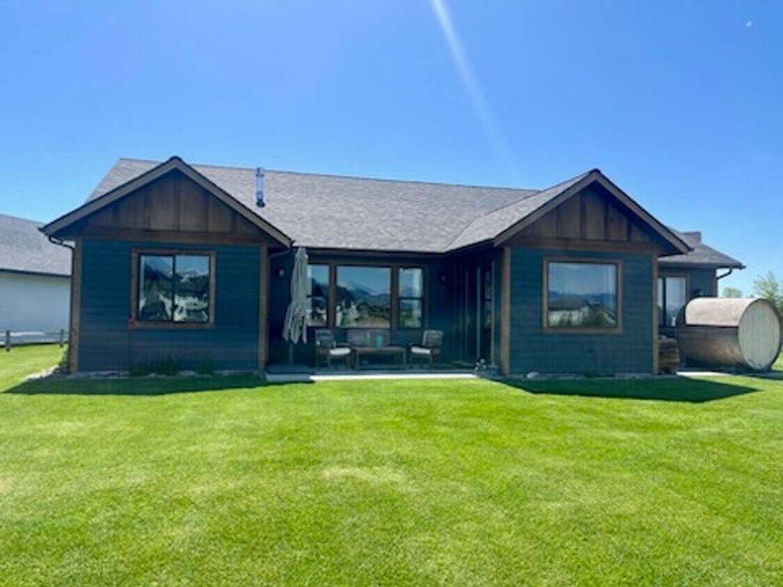Primary Photo - 4 Bedroom Home for Rent in West Bozeman! W...