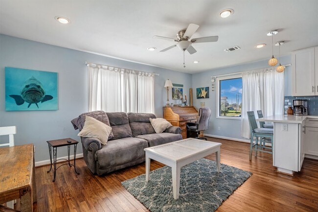 Building Photo - 3827 Las Palmas St