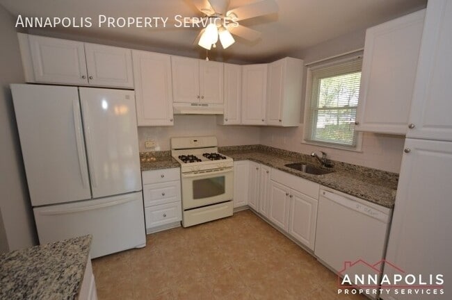 Building Photo - 556 Arundel Dr