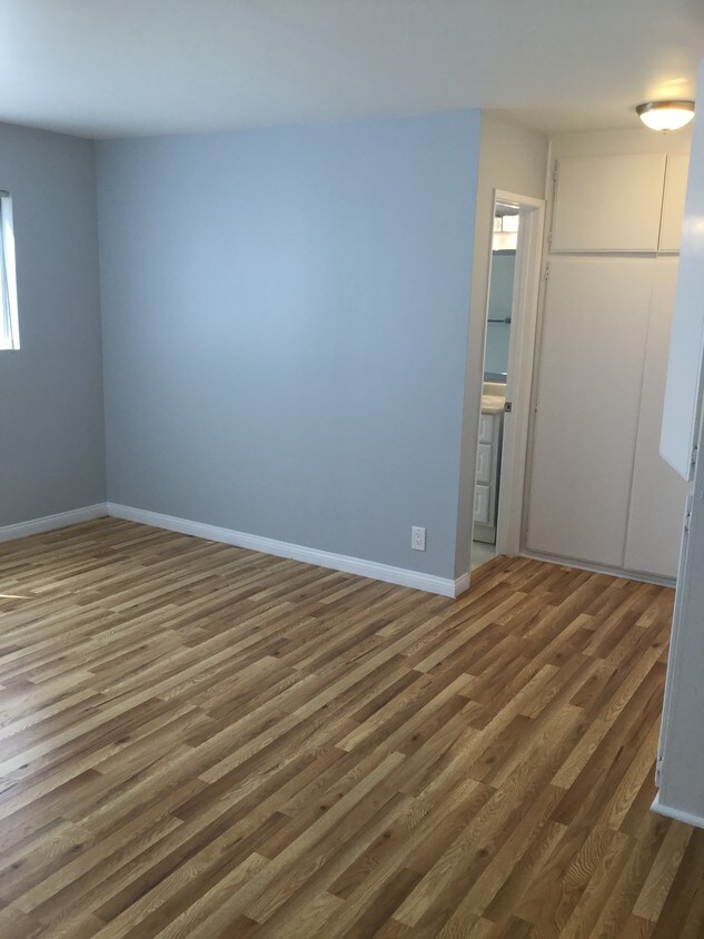 18619 Collins St, Los Angeles, CA 91356 Condo for Rent in Los Angeles