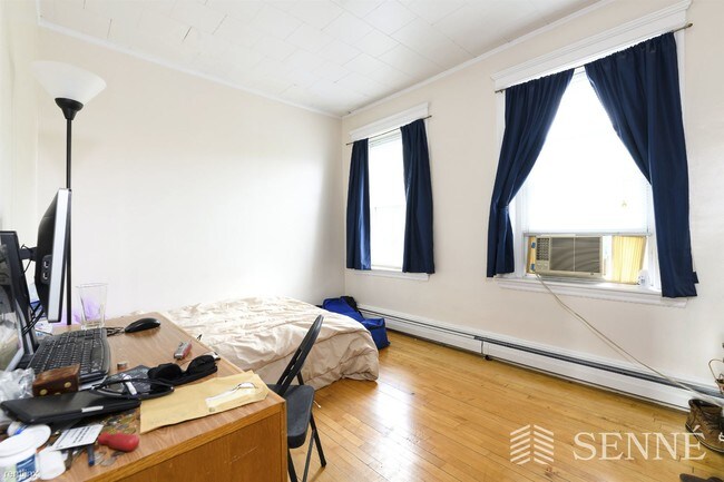 Building Photo - 3 br, 1 bath  - 280 Brookline St Apt 2B