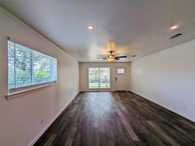 Building Photo - 2679 Gessner Rd