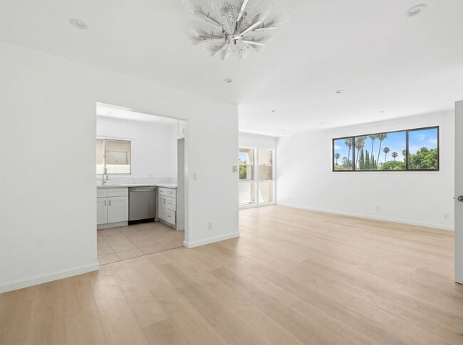 Building Photo - 337 Rexford Dr