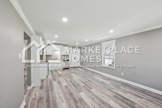 Building Photo - 1402 W 11th St