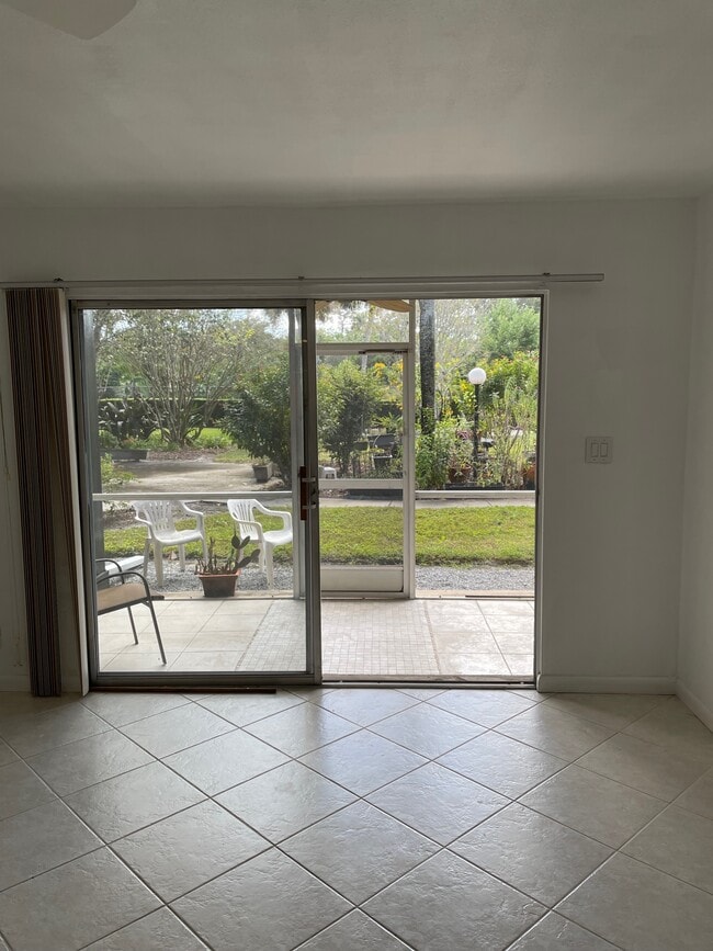 Foto del edificio - 1250 S Denning Dr