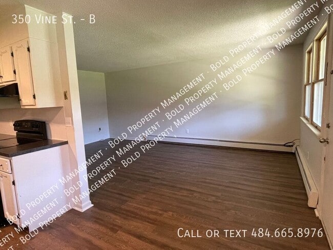 Building Photo - 350 Vine St