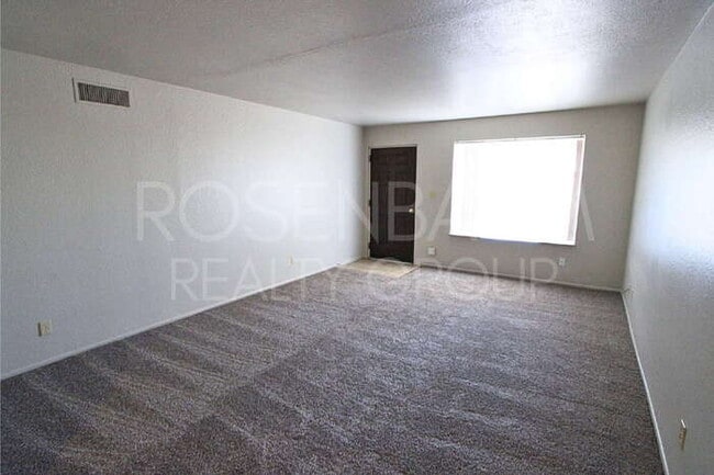 Foto del edificio - 1008 N Pueblo Dr