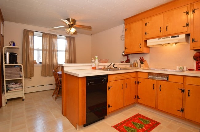 Interior Photo - 150 2nd St