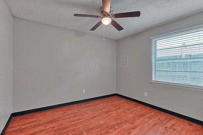 Building Photo - 2707 NW 36th St