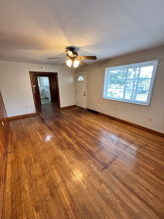 Foto del edificio - Quiet Country Feel — Minutes From Downtown Knoxville 2bd/1bth