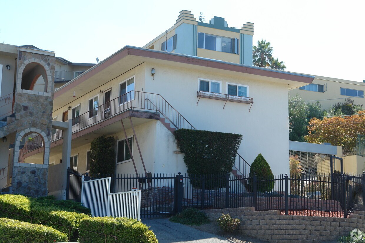 Building Photo - 8 Whitmore Pl