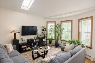 Building Photo - 30 Newbern St