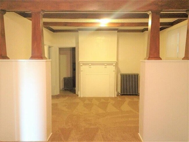 Building Photo - 1536 Fallowfield Ave