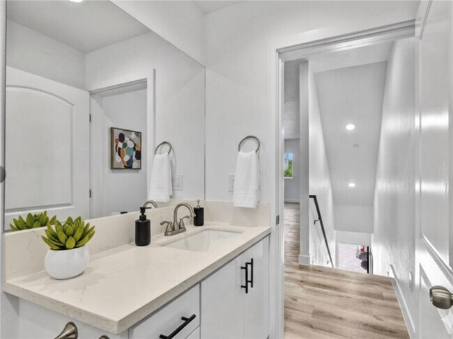 Foto del edificio - 4643 W 18th St