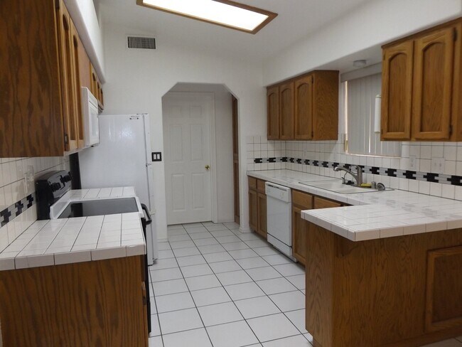 Foto del edificio - 3 Bedroom - 2 Bath Pool Home