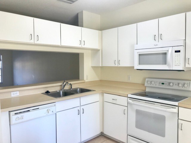 Building Photo - 4718 Sabal Key Dr