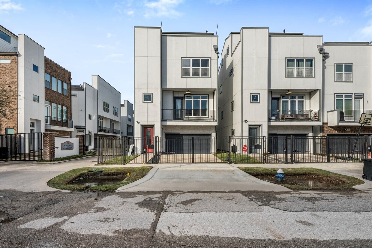 Foto principal - 6106 Clarkson Ln