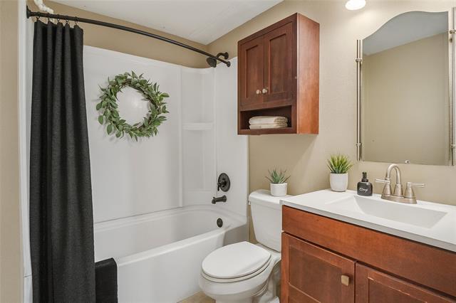 Foto del edificio - 2300 Balsam Dr