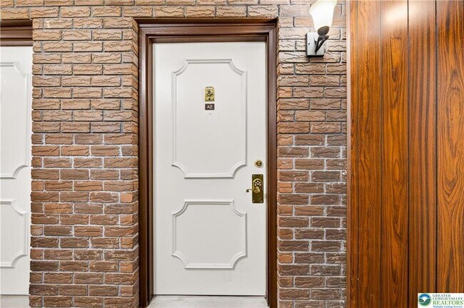 Building Photo - 1575 Creekside Rd