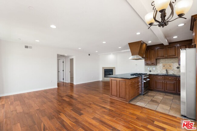 Building Photo - 1146 Hacienda Pl