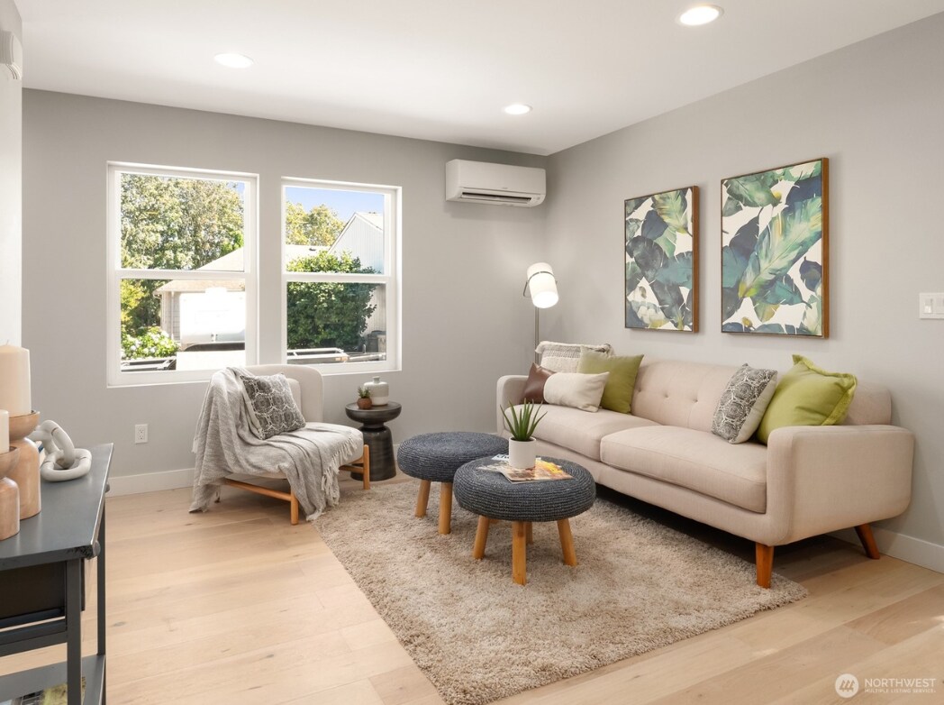 Foto principal - 8351 17th Ave NW