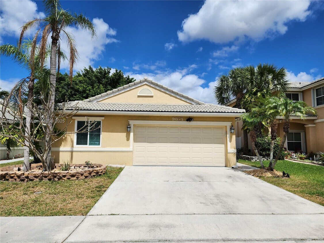 Foto principal - 9871 Red Heart Ln