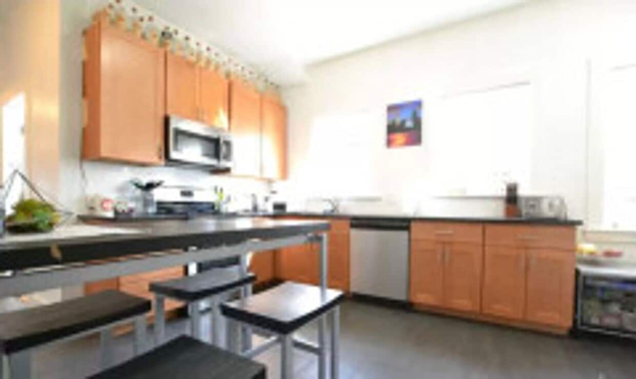 Primary Photo - ALLSTON ALLSTON ALLSTON!!!! 4 BED 2 BATHS!!!