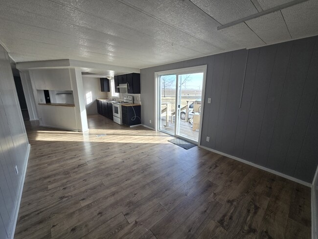 Foto del edificio - 580 S Main St