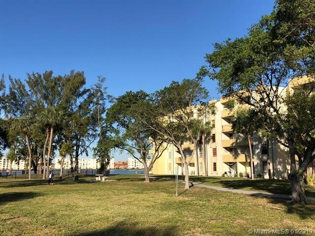 Building Photo - 10000 NW 80th Ct