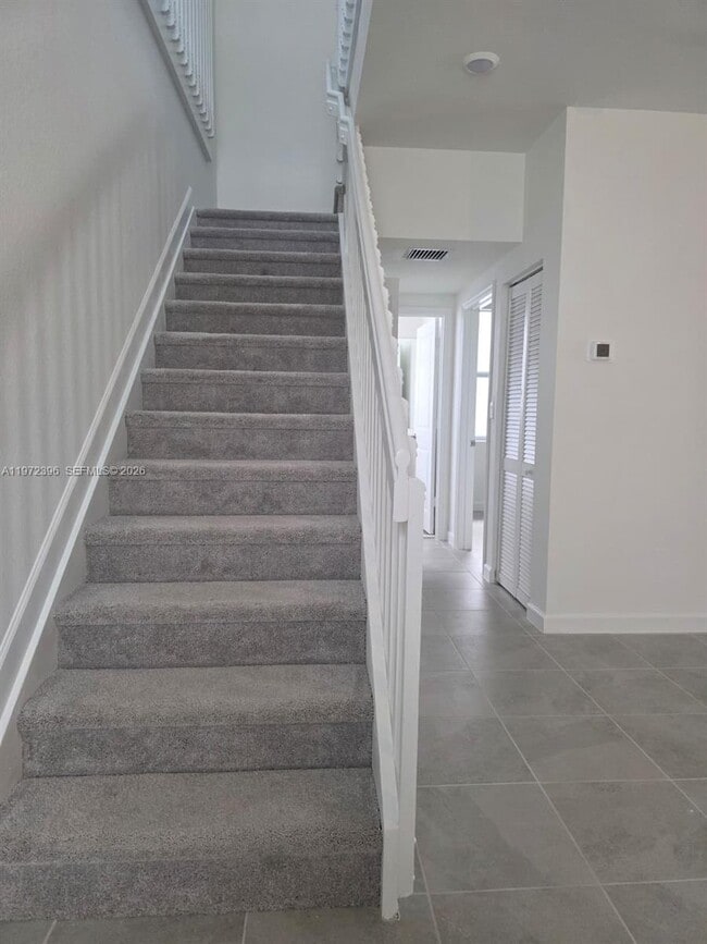 Building Photo - 2741 SE 24th Ct