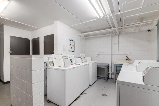 Photo du bâtiment - Hillsboro Place