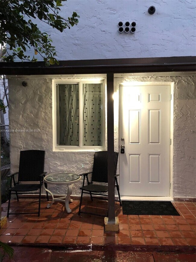Foto del edificio - 518 SW 15th Ave