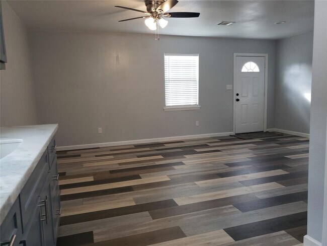 Building Photo - 1503 Ryon St