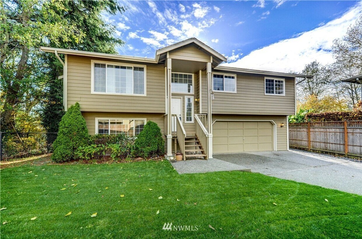 Foto principal - Edmonds Rental Home – Updated 3 Bedroom in...