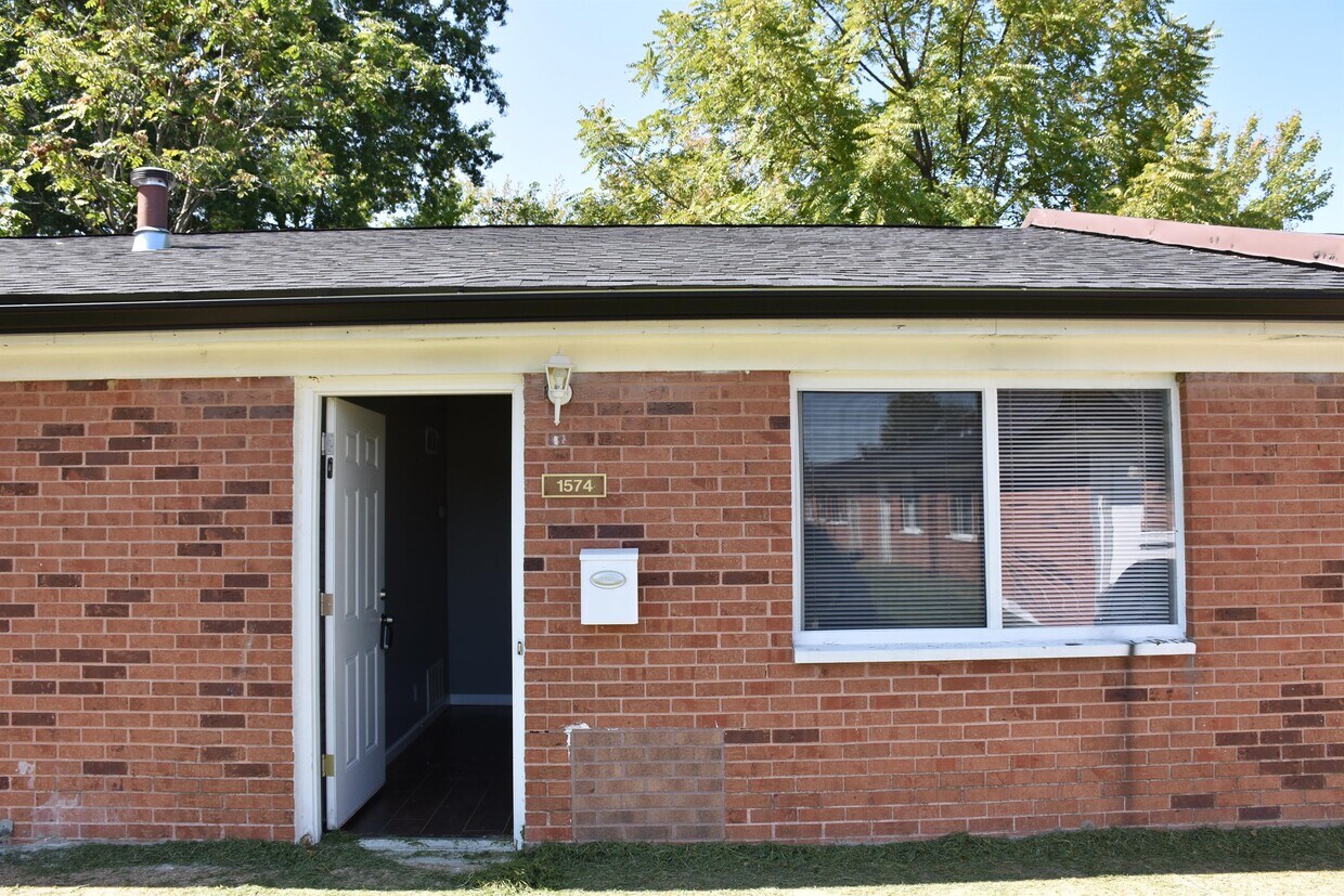 Primary Photo - 1574 Leonaire Ct