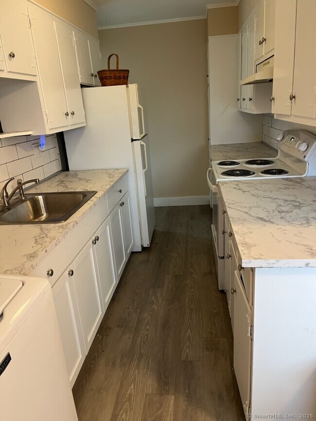 Foto del edificio - 568 Danbury Rd