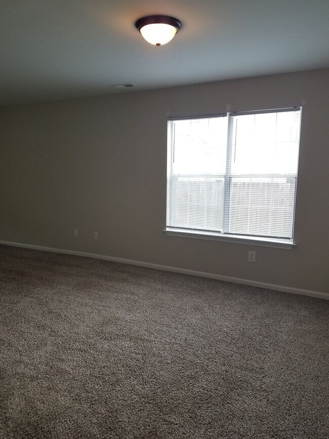 Foto del edificio - Beautiful 3 Bedroom in Quiet Neighborhood