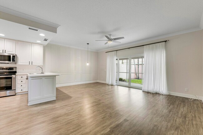 Foto del edificio - 2052 Tarpon Lake Way