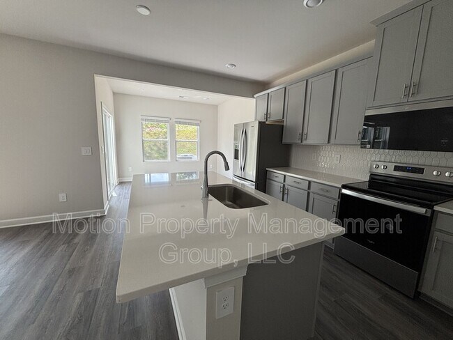 Building Photo - 1402 31st St NE
