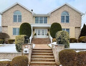 Building Photo - 23 Sunnyside Terrace