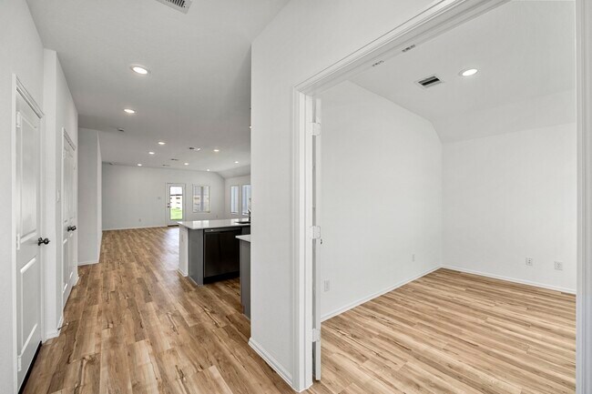 Building Photo - 7339 Bartoncliff Dr