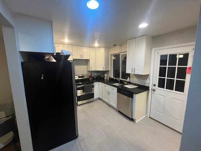 Foto del edificio - 6020 E 68th Way