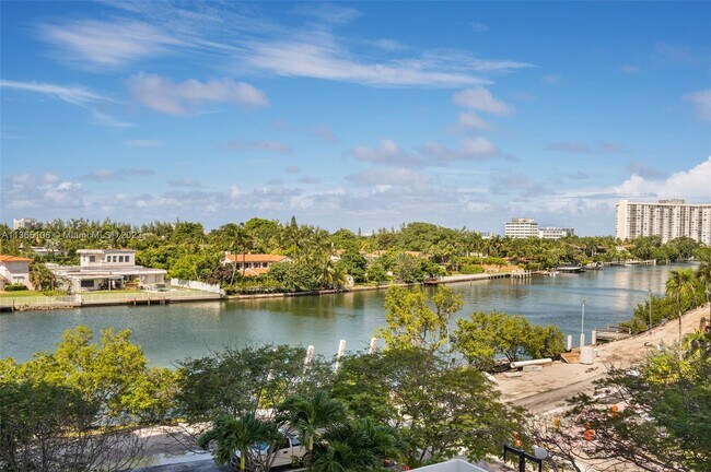 Building Photo - 3200 Collins Ave