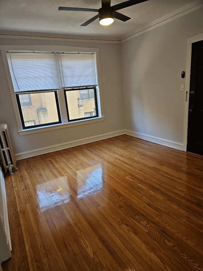 Foto del edificio - 1623 W Belmont Ave