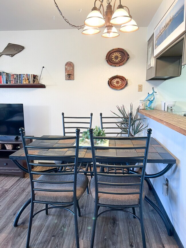 Building Photo - 380 E 11th Ave