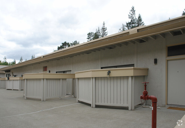 Building Photo - 680 Moraga Rd
