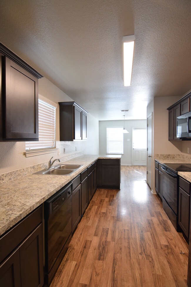 Foto del edificio - 2433 Stoneham Ct