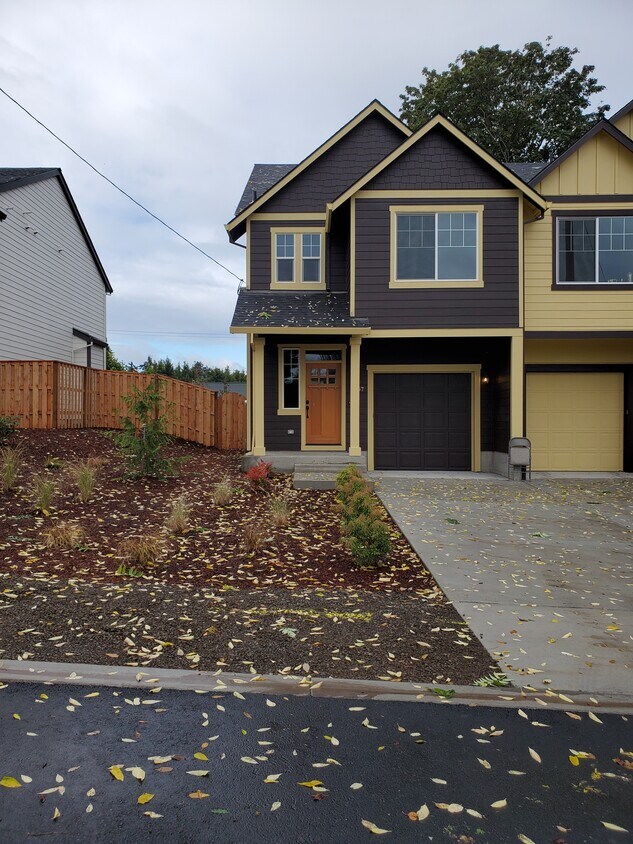 9757 N Hodge Ave, Portland, OR 97203 Townhome Rentals in Portland OR