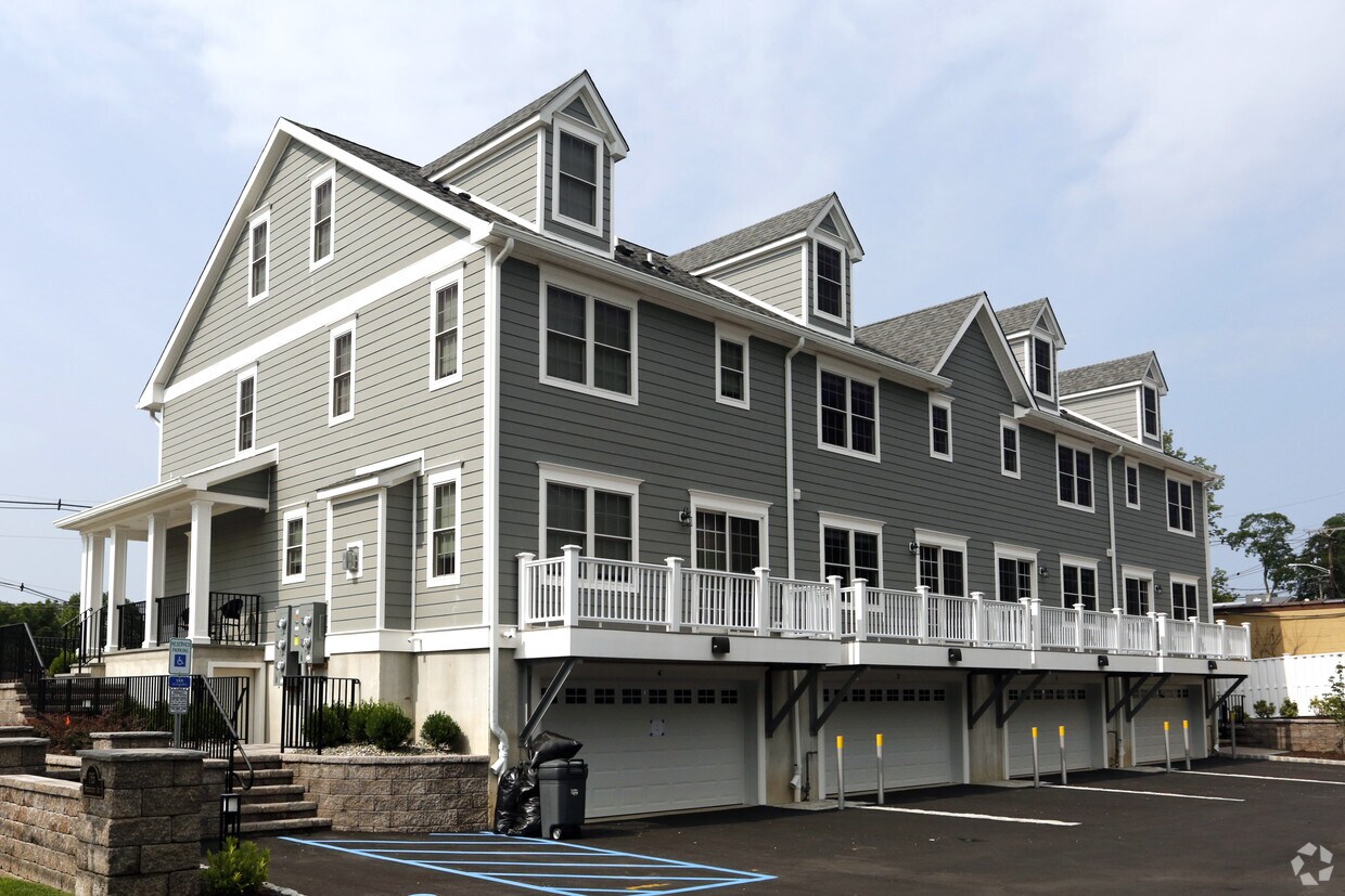 Foto del edificio - Townhomes at Summit Crossing
