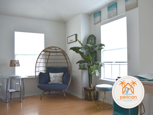 Foto del edificio - Charming 3-Bedroom Home with Fenced Yard, Near Naval Air Station & Beaches